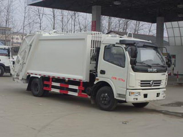 Dongfeng Duolika 8CBM القمامة المطحنة إعادة التدوير شاحنة