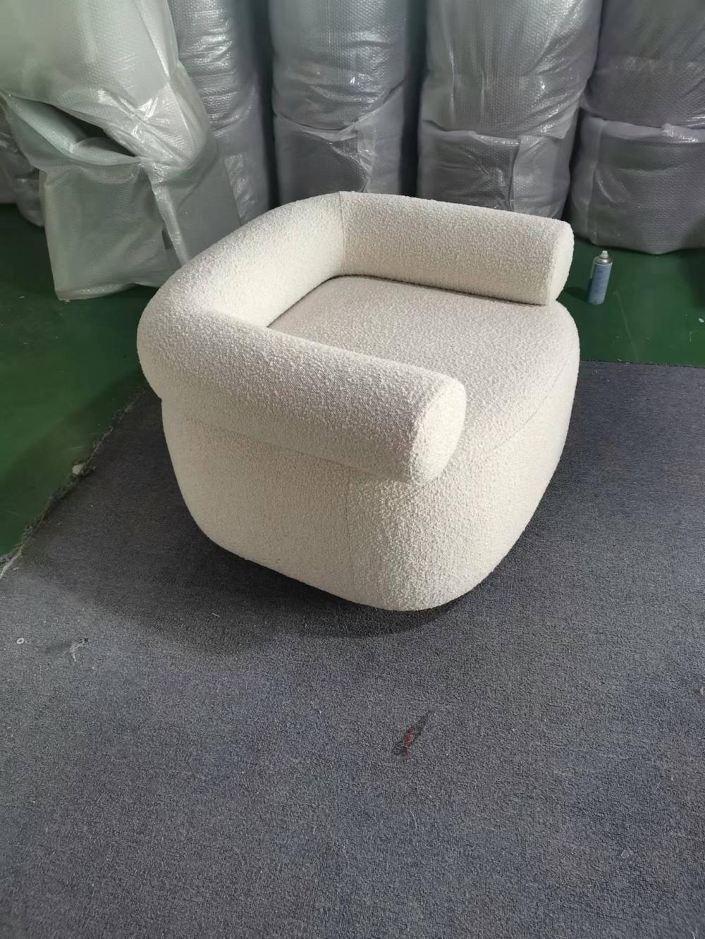 Huggy Swivel Chair