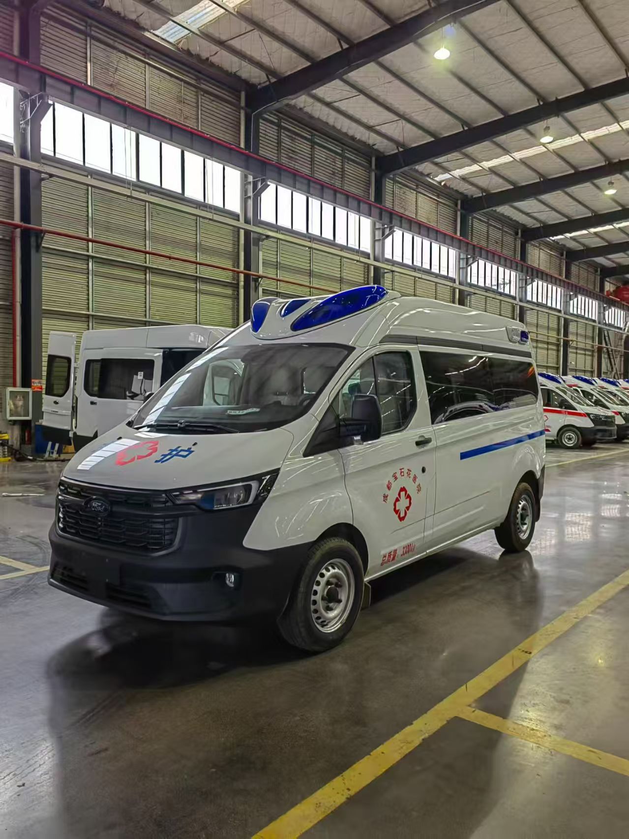Инновационное решение для машин скорой помощи для перевозки пациентов Innovative Ambulance Solution for Patient Transport