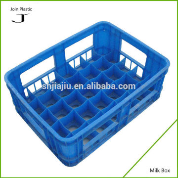 Plastic salad container