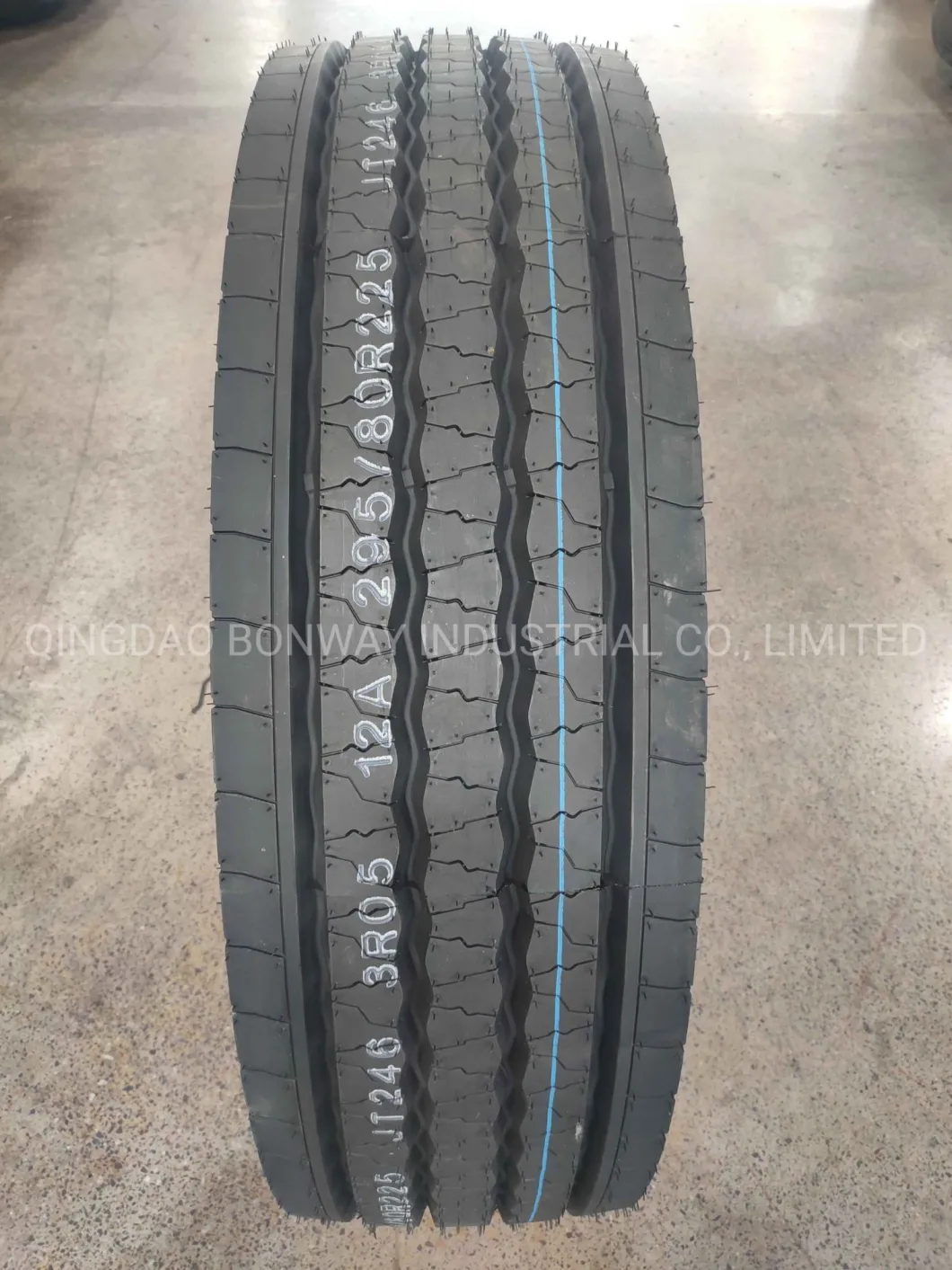 Chinese Top Brand Runever All Steel Radial TBR Tubeless Truck and Bus Tyres with 295/80r22.5 315/80r22.5 385/65r22.5 13r22.5