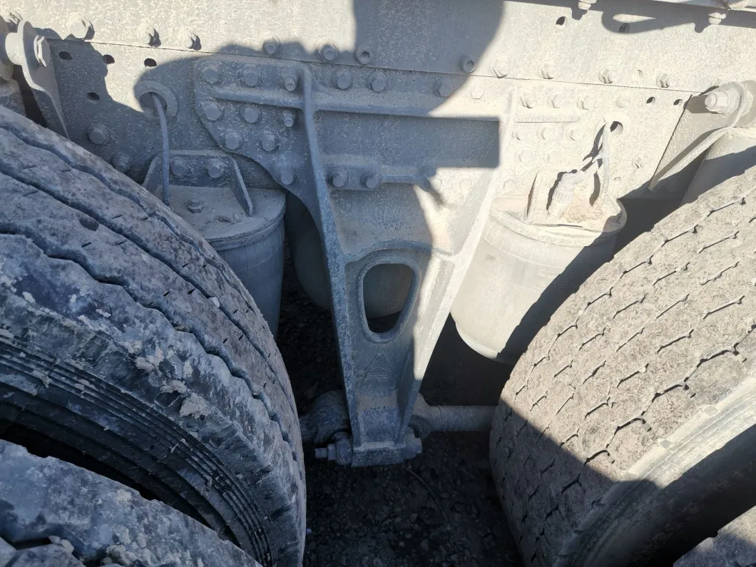 Gold Color Used Sinotruk HOWO Heavy Cargo Tractor Trucks 480HP Trailer Head in Cheap Price for Tow