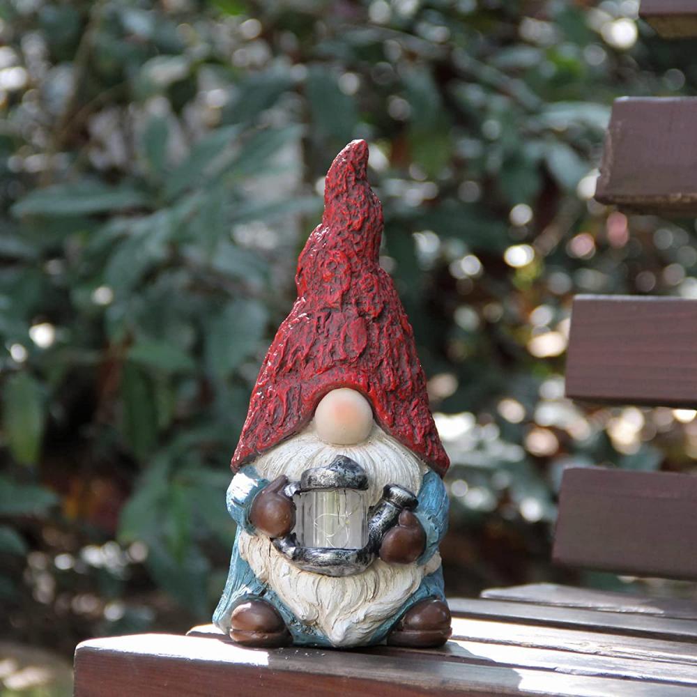 Patung taman gnomes lucu dengan lampu solar