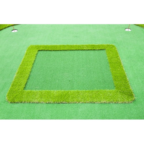 Golf de gespa personalitzat posant herba artificial de jardí verd