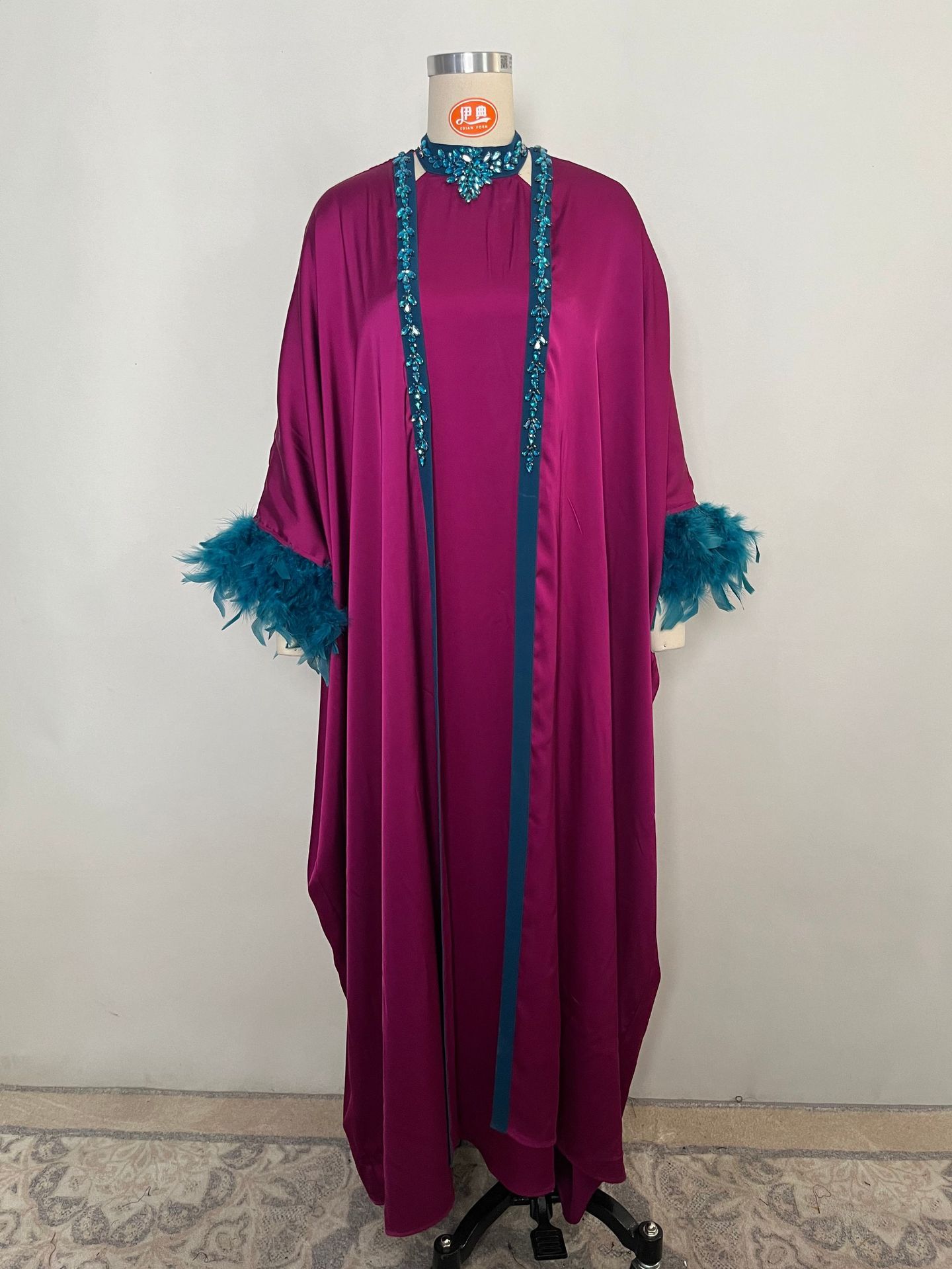 جزئیات ست آستین پر لوکس Abaya Feather Sleeve Abaya Set with Inner Dress Detail