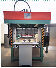 Automatic single-station feeding forming machine