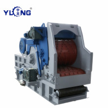 Yulong Equipment Dealing with Wood Logs into Chips