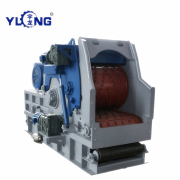 Yulong Equipment Dealing with Wood Logs into Chips