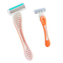 Women's Aloe and Vitamin E Moisturizing Razor with 6 Blades