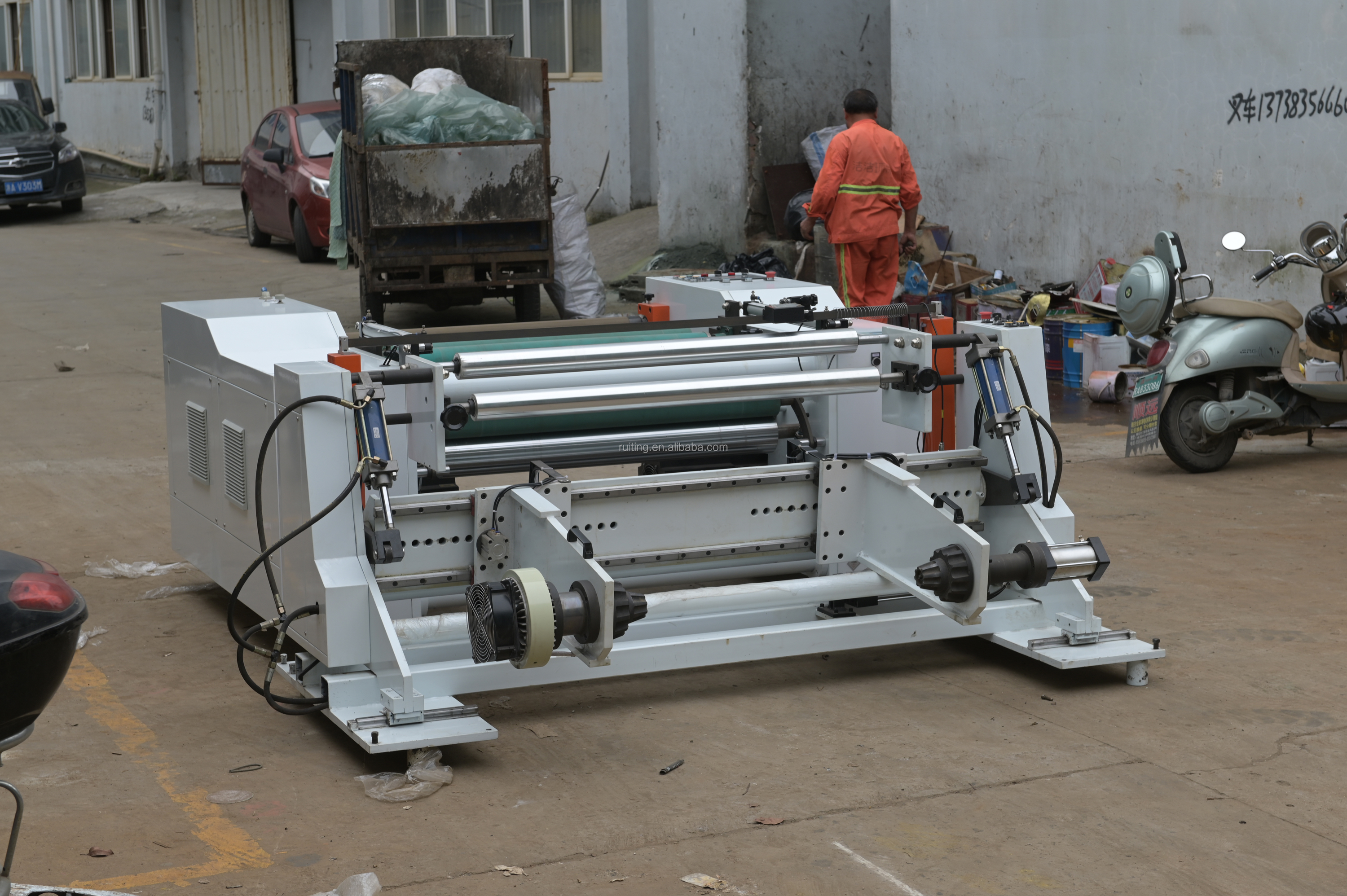 RTWF-1300 Non woven fabrics web paper roll to roll slitting rewinding machine