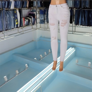 Pantaloni di jeans bianchi da donna all&#39;ingrosso