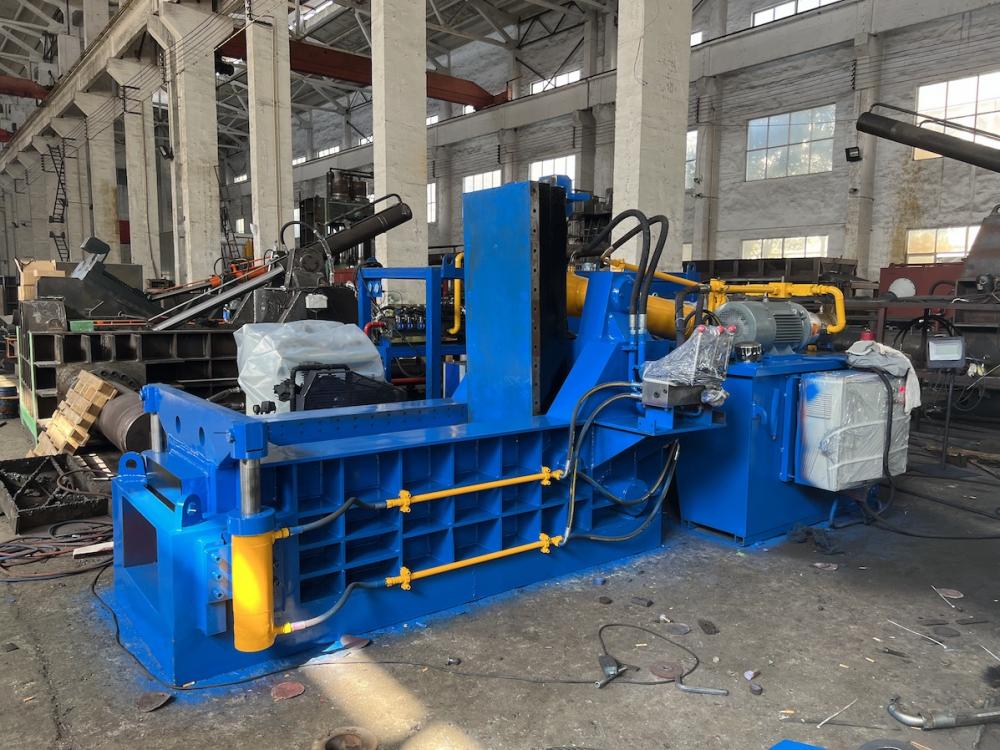 Jentera Metalurgi Hidraulik Tekan Scrap Cans Baler