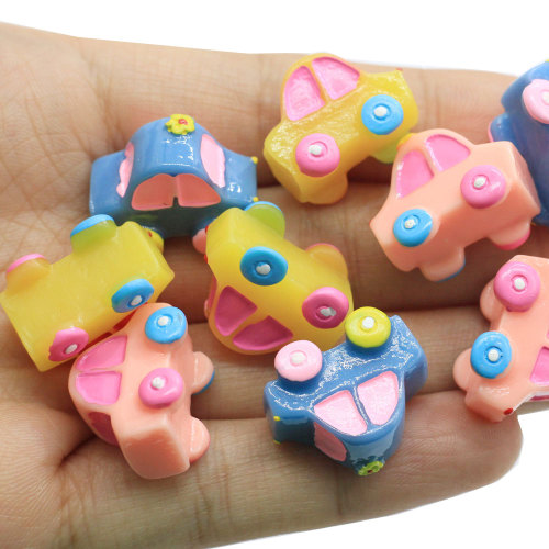 Cartoon Car Resin Decoration 3D Kawaii Trasporti Giocattoli Regali per bambini Ornamento fai da te Abbellimento natalizio Portachiavi Making