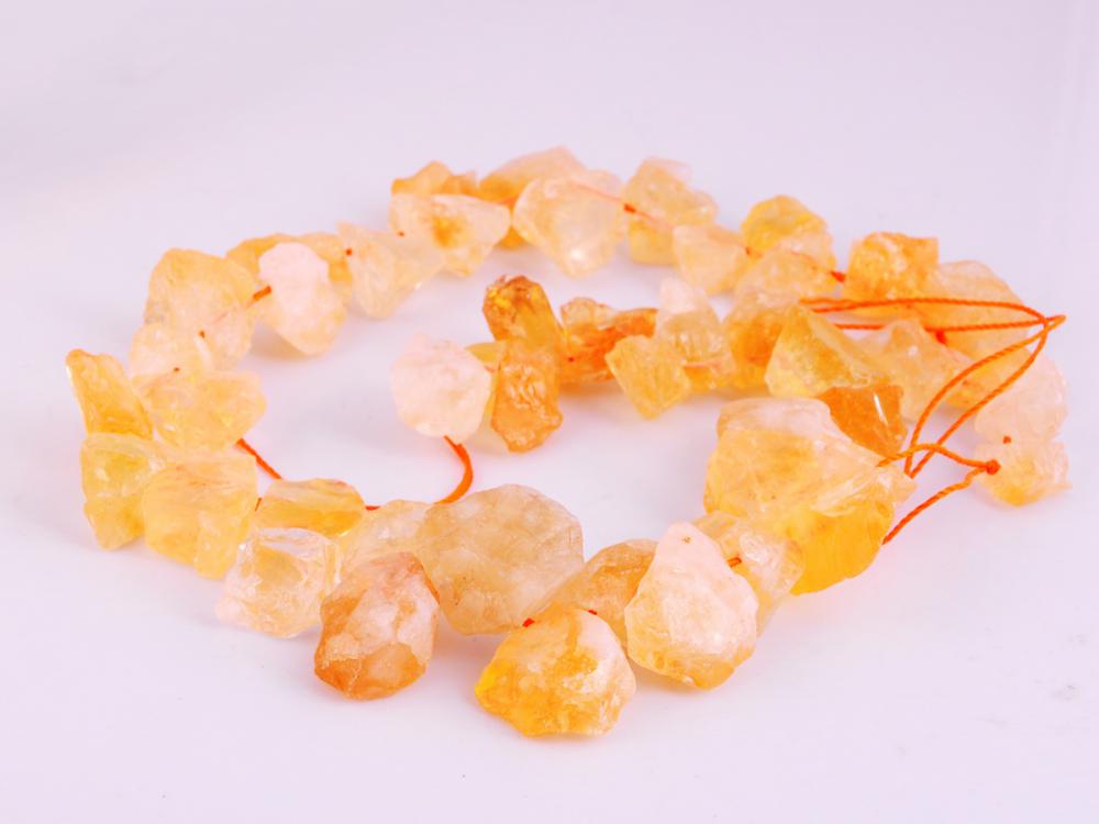 Perles de cristal citrine brutes naturelles brutes non polies