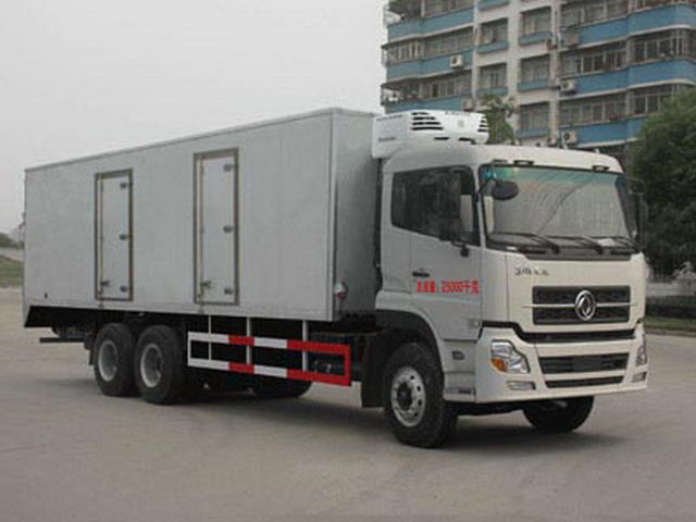 DONGFENG Tianlong 6X4 LHD / RHD مبردة شاحنة