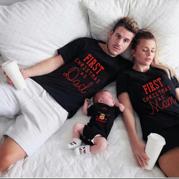 1Pc First Christmas As Mom Dad T-shirt Funny Family Matching Tshirt Mommy Daddy Baby Short Sleeve Black T Shirt Clothes