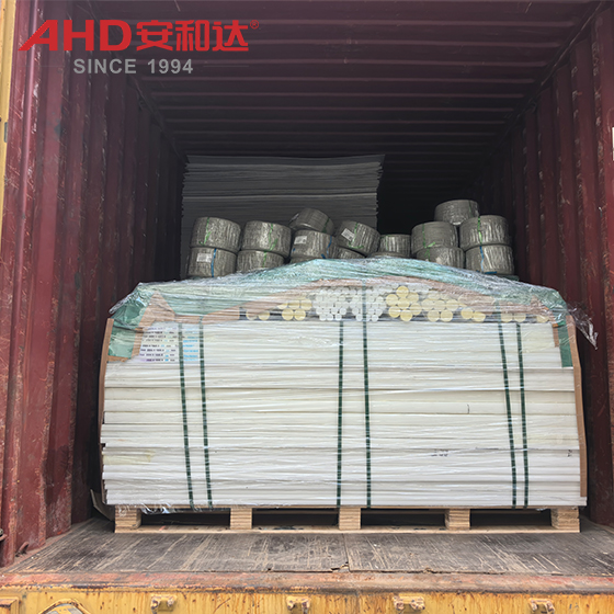 ກຳລັງໂຫຼດການຂົນສົ່ງ Loading Shipment