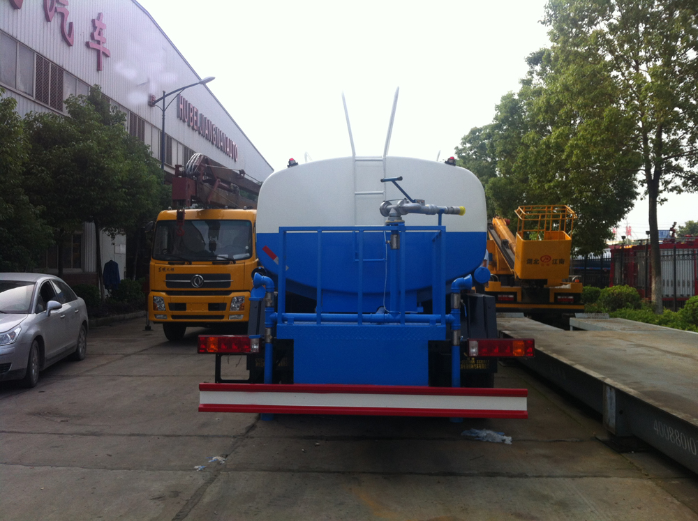 water spraying truck 4