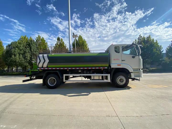 كيفو شاحنة خزان المياه العلامة التجارية لأوغندا