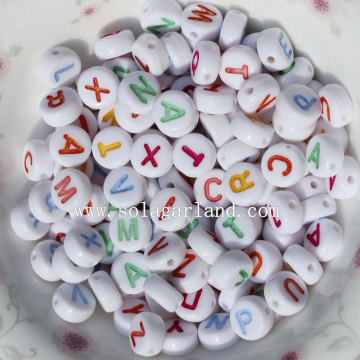 4 * 7MM Acrylweiß mit Farben Digit Letter Coin Jewelry Spacer Beads