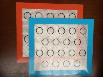 Easy clean silicone baking mat sets