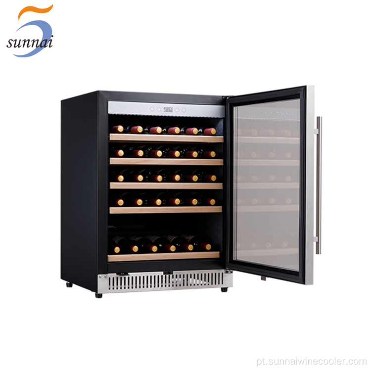 Display digital sunnai construído em um refrigerador de vinho