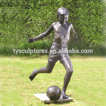 China factory supplied life size bronze young boy playing football models sculpture for garden decoration