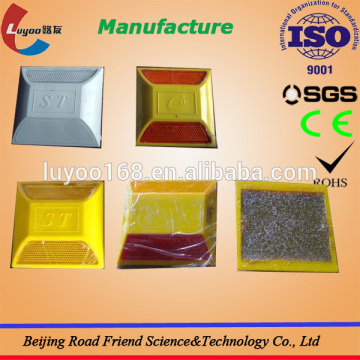 Anti-pressure reflective plastic road stud/road stud