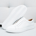 Белые классические кроссовки обувь