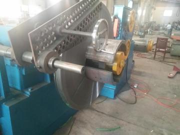 Strip precise rewinding machine