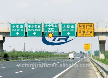 Reflective traffic signage, traffic sign