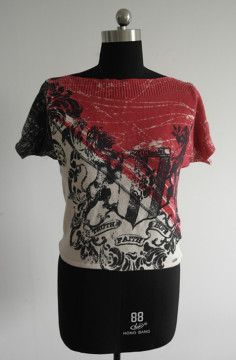 Ladies's shot sleeve of pullover knitwear