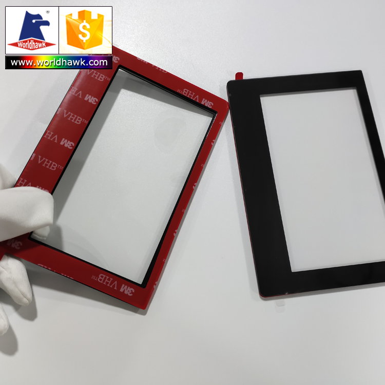 3M bandbedeckte Fenster mit schwarzem Druck für den Bildschirm 3M tape covered windows with black printing for screen