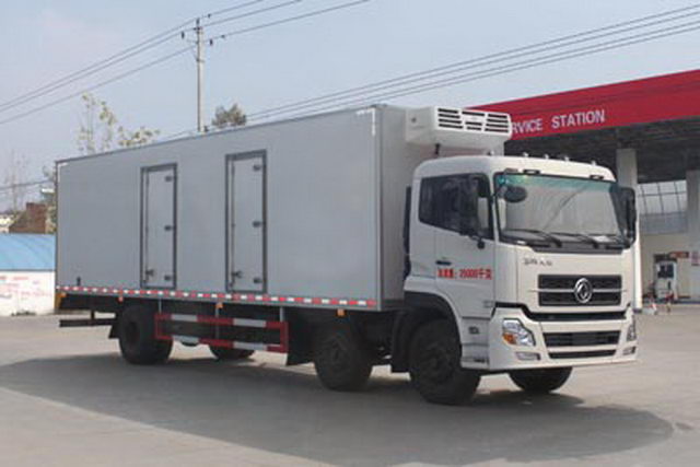 دونغفنغ Tianlong 6X2 مبردة صندوق شاحنة