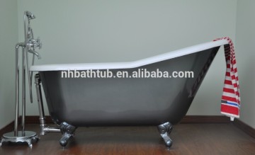 Hot Clawfoot Bath Tub