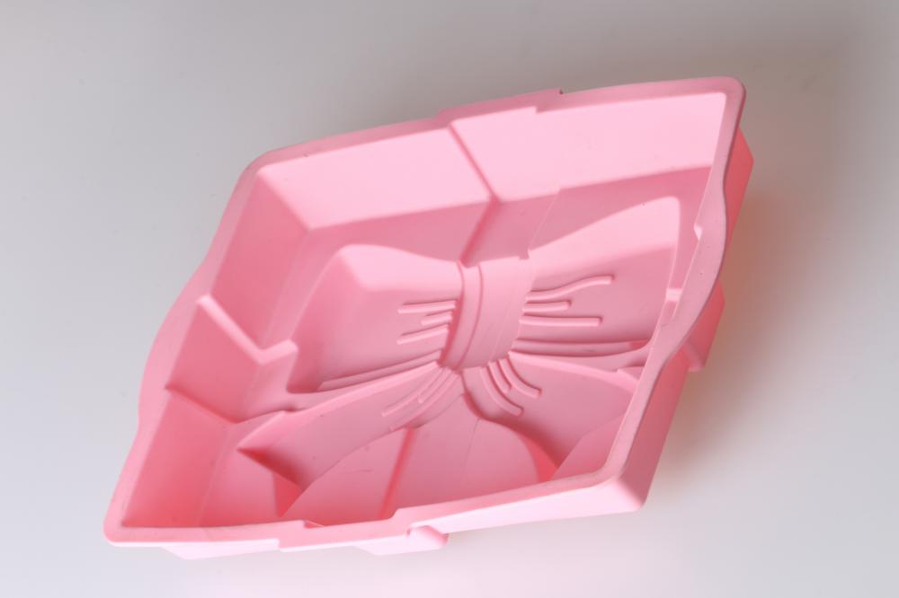 Pink gift shaped baking mold