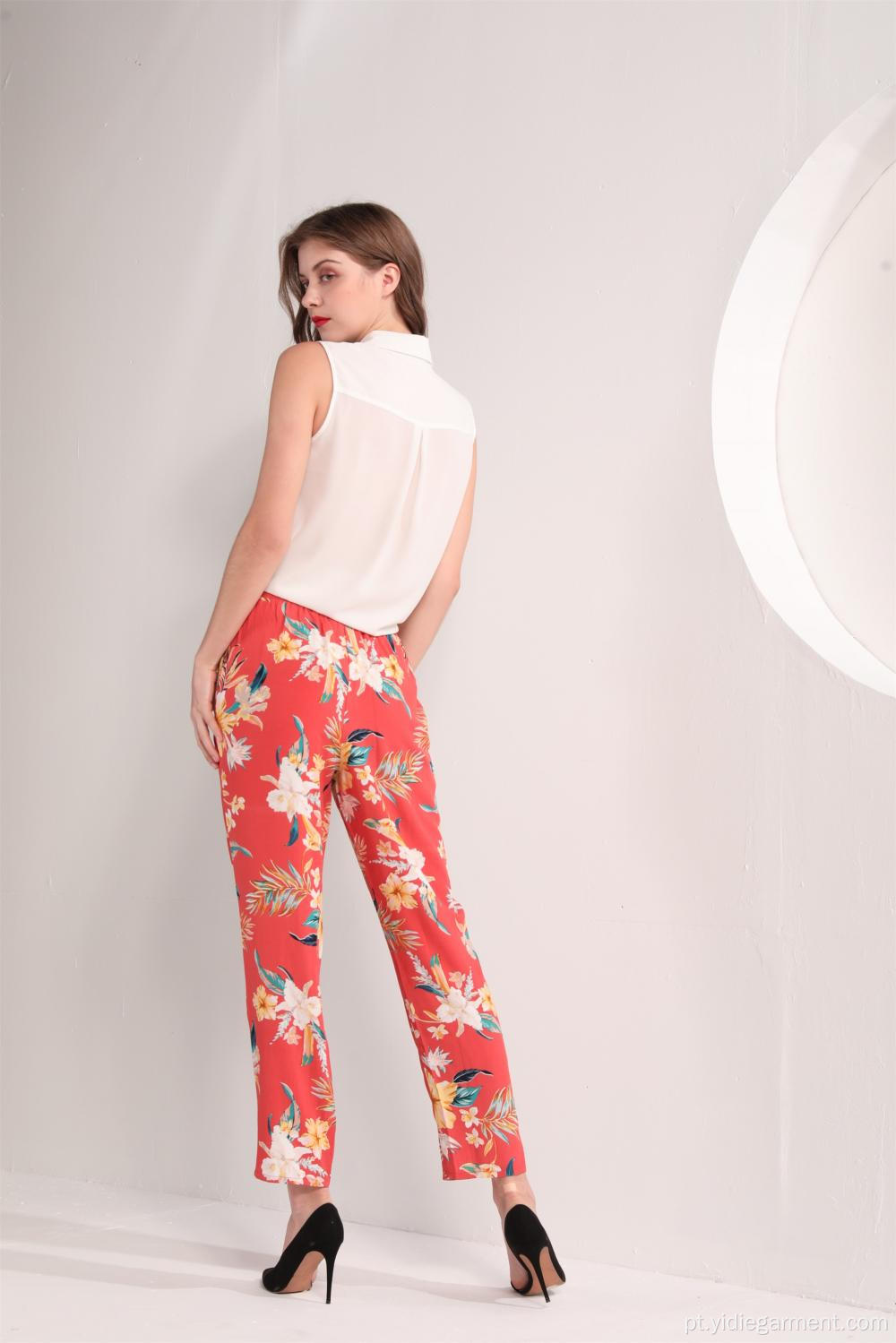 Calças de tornozelo com estampa floral tropical para mulher