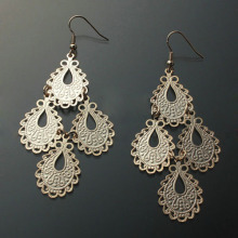 Vintage antique gold drop earring