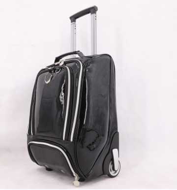 Golf duffle bag with wheels