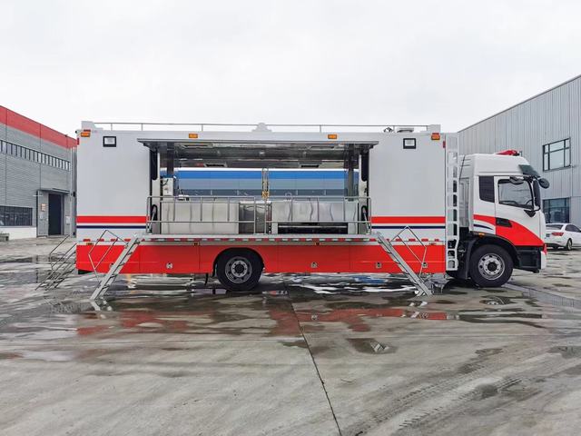 Dongfeng 4x2 Mobile Restaurant Restaurant Car Kitchen Truck