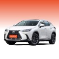 Medelstora bensinfamiljen bil lexus nx