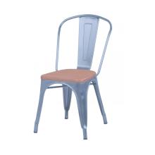 Штабелируемые металлические стулья Tolix с копией деревянных подушек