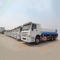 Merek sinotruk 8x4 TipperWater Spinkler Truck 20CBM