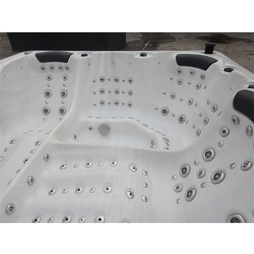 Outdoor Hot Tub with 153 Pcs Massage Jets