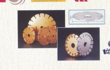 Segmented dry saw blade