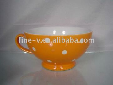 Ceramic soup bowl with handle