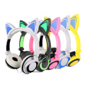 Écouteurs d&#39;oreilles de chat filaires Glowing Lights pour enfants