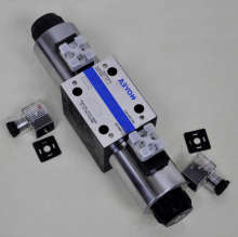 Hydraulic solenoid valve with high control accuracy