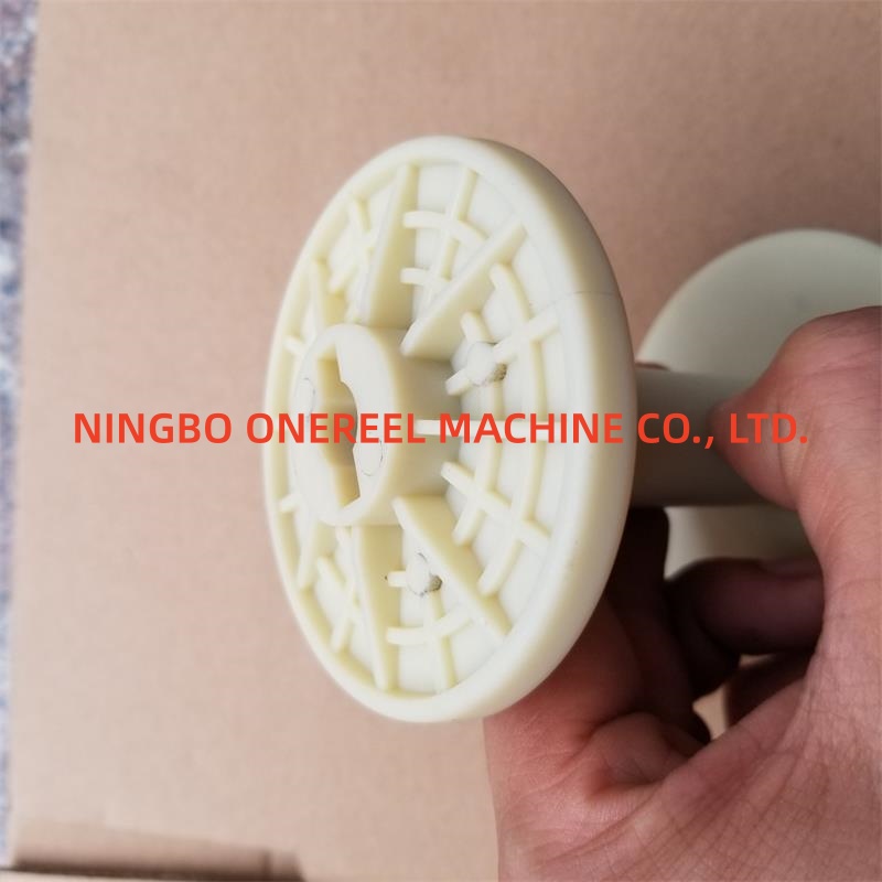 Plastic spindles for braiding machines (3) Plastic spindles for braiding machines (3)