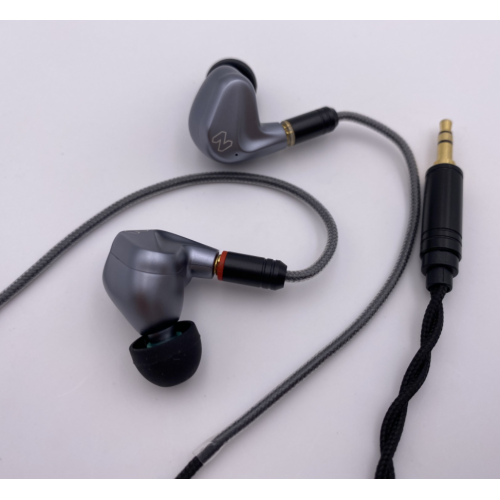 iOSおよびAndroid用のHiFiインイヤーモニター